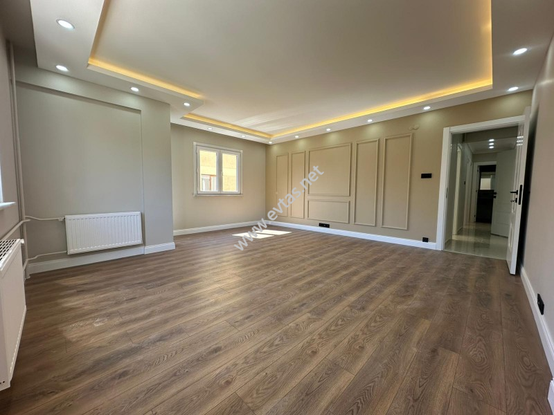 MARMARAYDAN ÇIK EVİNE GİR KÖŞE BALKON ARAKAT ÖN CEPHE 3+1