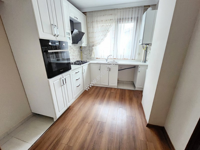 E-5 VE METROYA YAKIN EBEVEYN BANYOLU BALKONLU