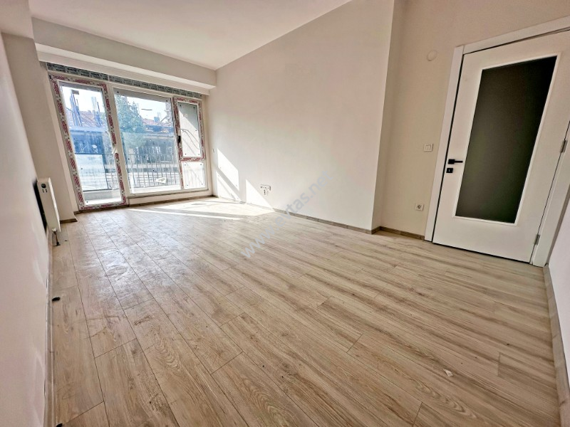 KIZILAY HASTANESİ YANINDA &Ouml;NCEPHE BALKONLU AYRI MUTFAK 2+1