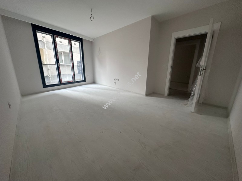 K&Uuml;&Ccedil;&Uuml;KYALI DA ARAKAT BALKONLU MARMARAYA YAKIN GENİŞ 2+1