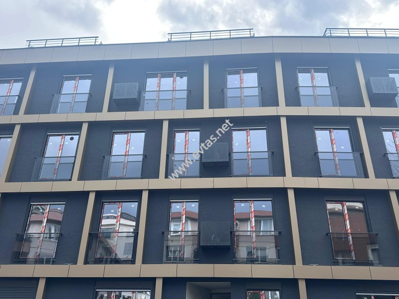 K&Uuml;&Ccedil;&Uuml;KYALI'DA ARAKAT BALKONLU AYRI MUTFAK'LI GENİŞ 2+1