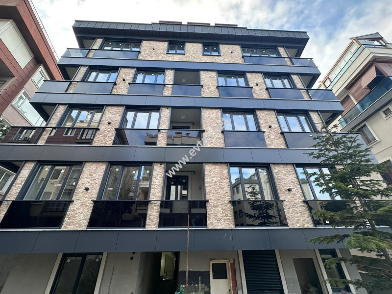 63 IŞIKLAR CİVARI &Ouml;N SOKAĞA CEPHE 2.ARAKAT GENİŞ SALON 2+1