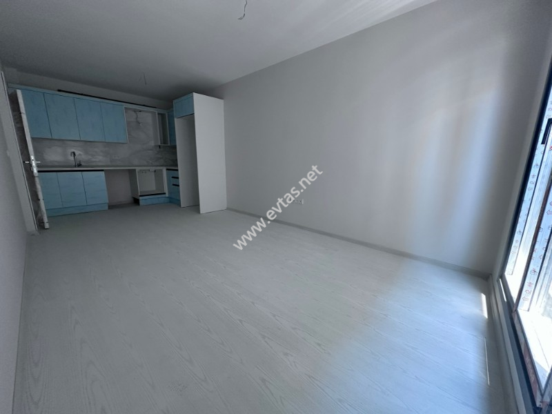  K&Uuml;&Ccedil;&Uuml;KYALI TAHİNCİOLU ARKASINDA ARAKAT KONUM GENİŞ M2 2+1