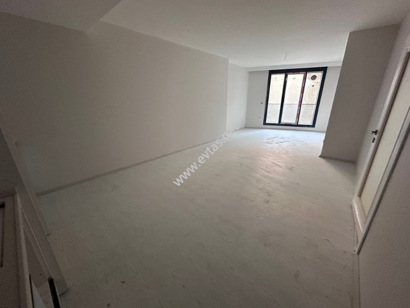 K&Uuml;&Ccedil;&Uuml;KYALI TAHİNCİOLU ARKASINDA ARAKAT BALKON GENİŞ M2 2+1