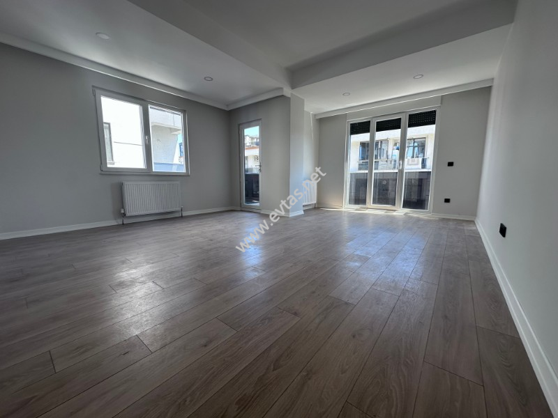 ALTINTEPEDE SAHİLE YAKIN &Ouml;NCEPHE BALKONLU 3+1 110M2